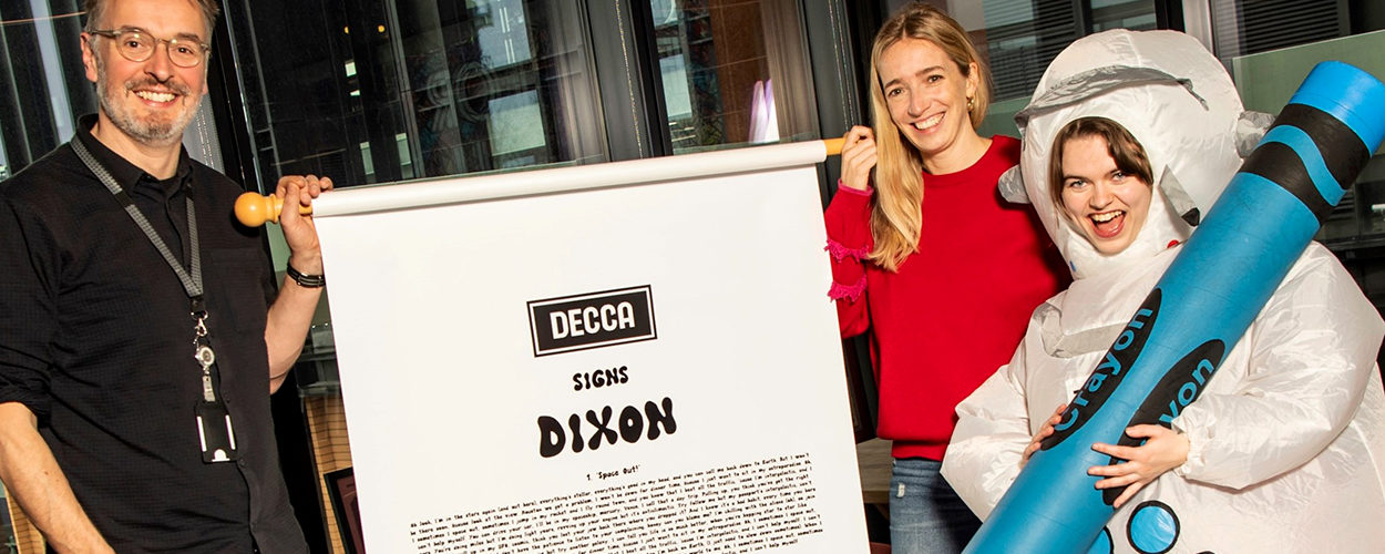 Ellie Dixon signs to Decca